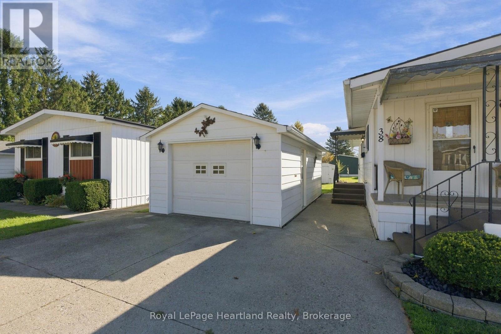 38 MILLER STREET, Strathroy-Caradoc (SW) — photo 4