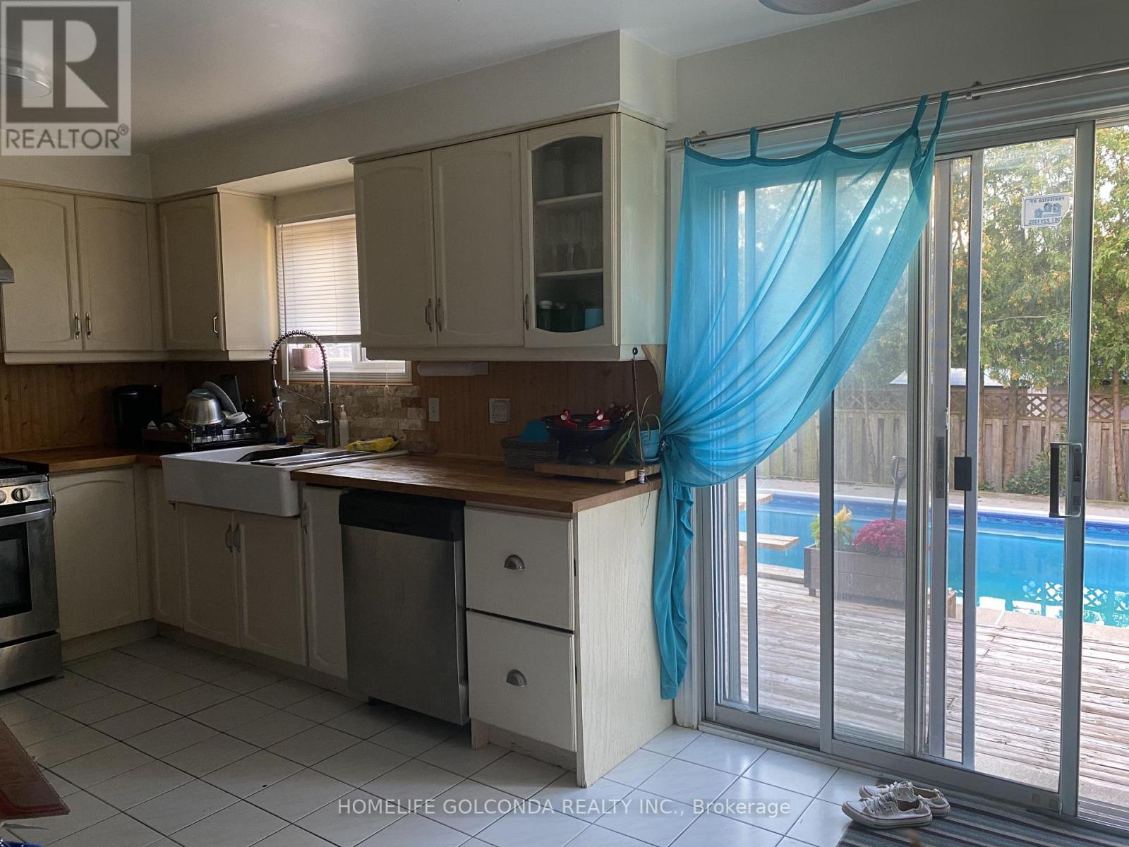 17 Hartrick Place, Whitby, ON photo 5
