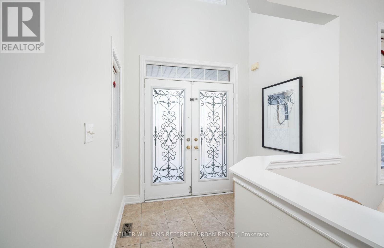 19 Kayak Crescent, Toronto, ON photo 2