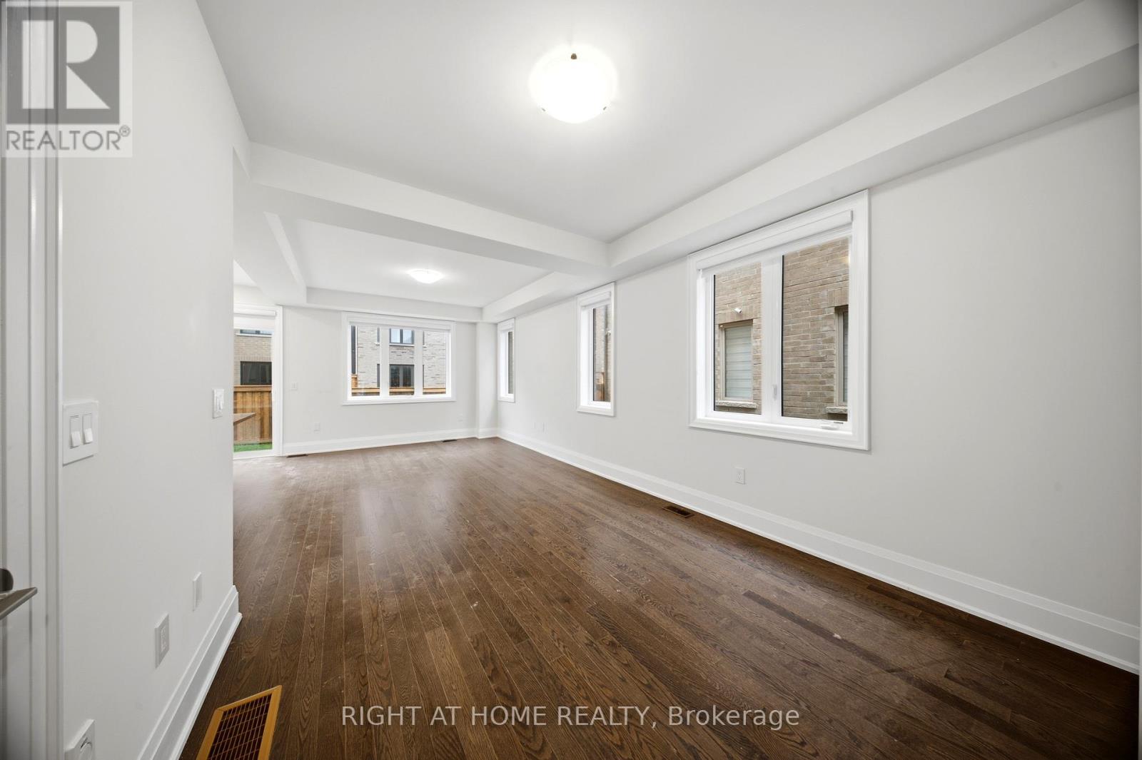 80 Tempel Street, Richmond Hill, ON photo 8