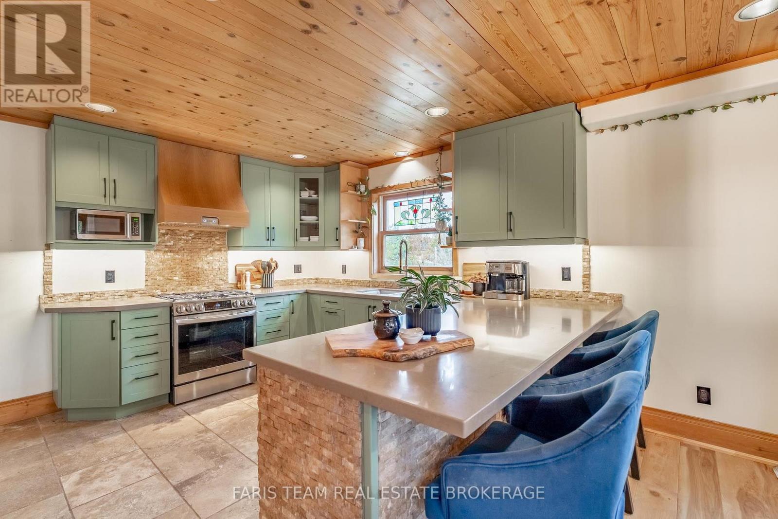 17 Bridle Path, Oro-Medonte, ON photo 8