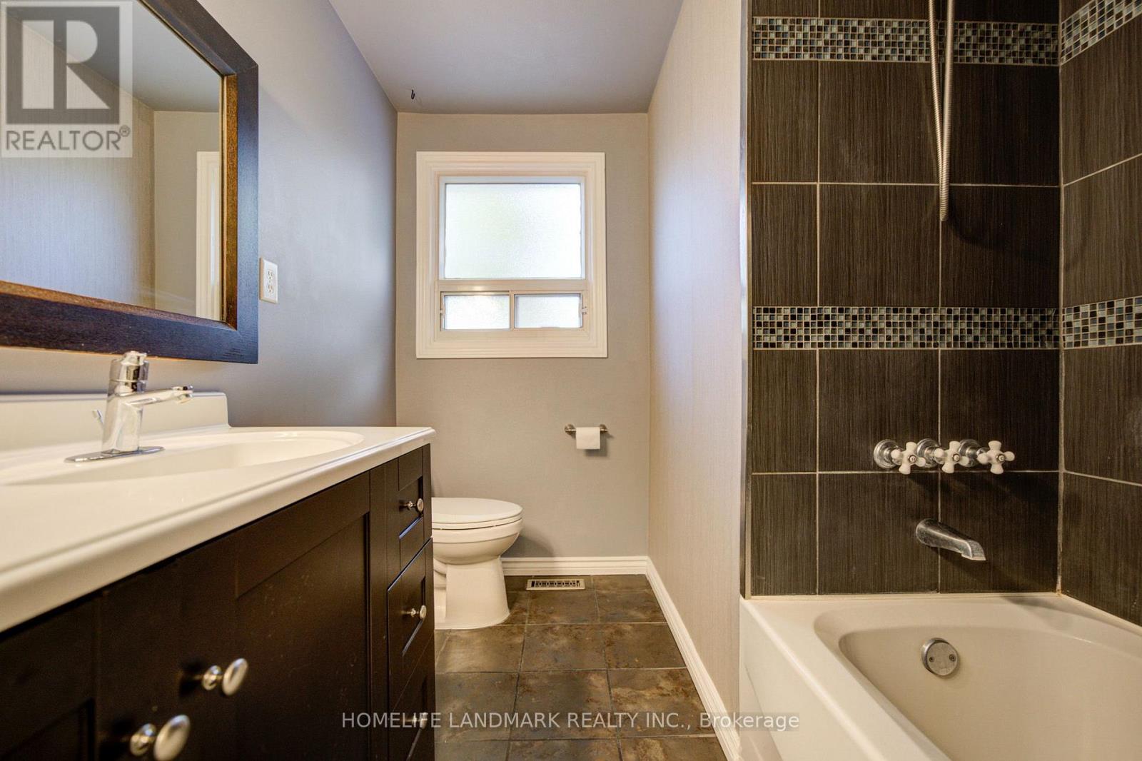 7 Huron Street, Barrie, ON photo 20