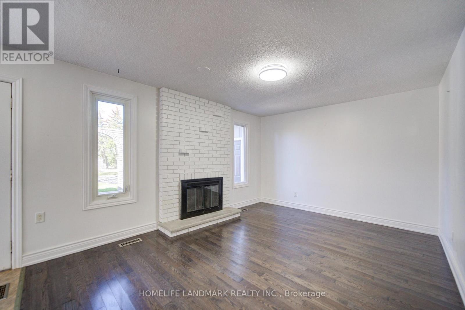 7 Huron Street, Barrie, ON photo 3