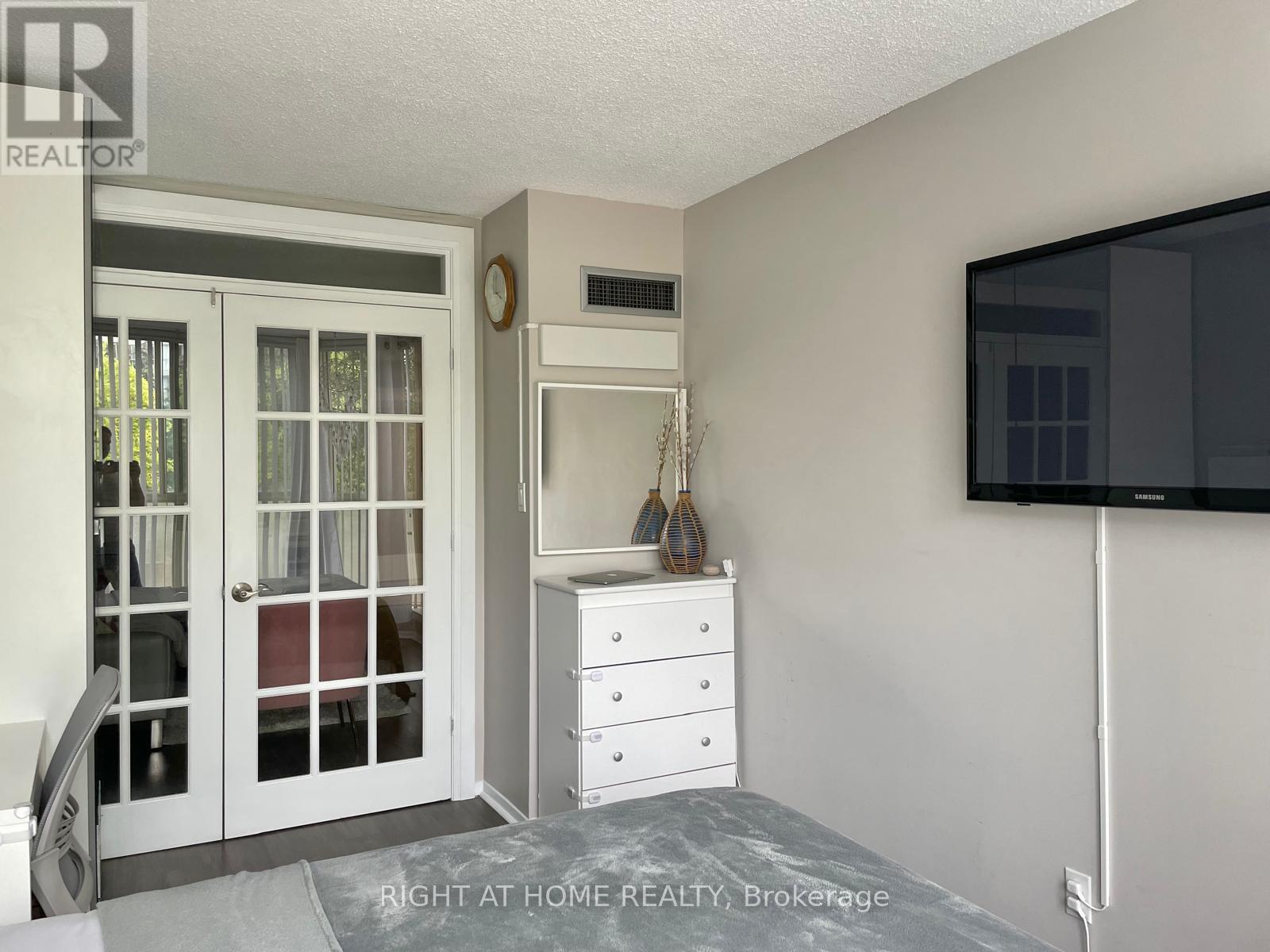 231- 22 Southport Street, Toronto, ON photo 13