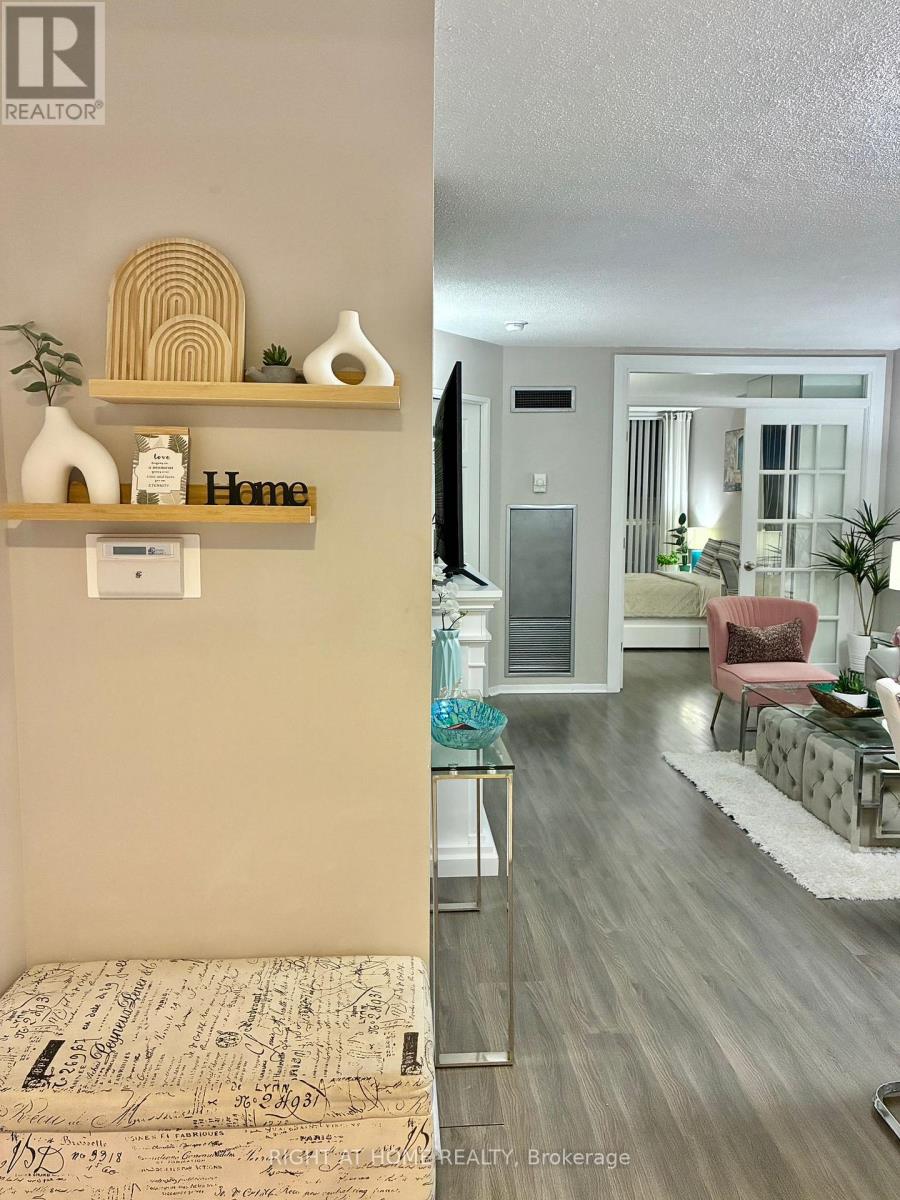 231- 22 Southport Street, Toronto, ON photo 5