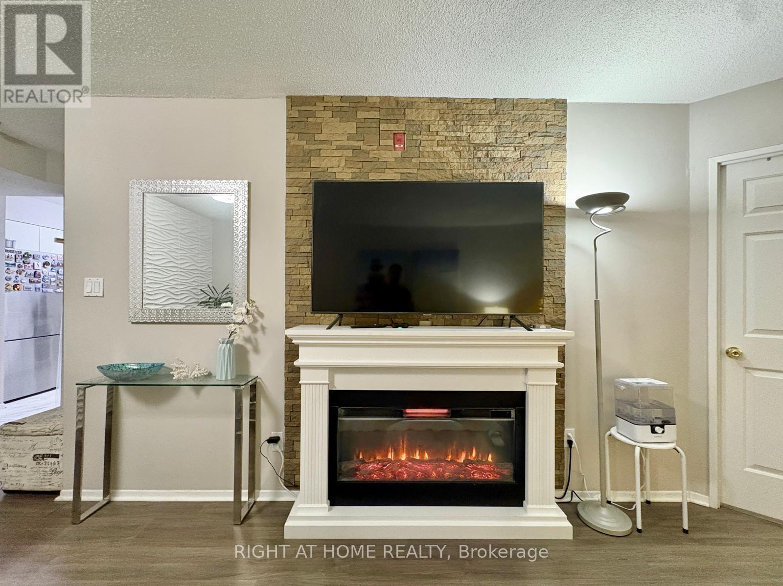231- 22 Southport Street, Toronto, ON photo 6