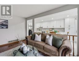 Living room - 101 Sandmere Avenue, Brampton, ON L6Z4A5 Photo 11