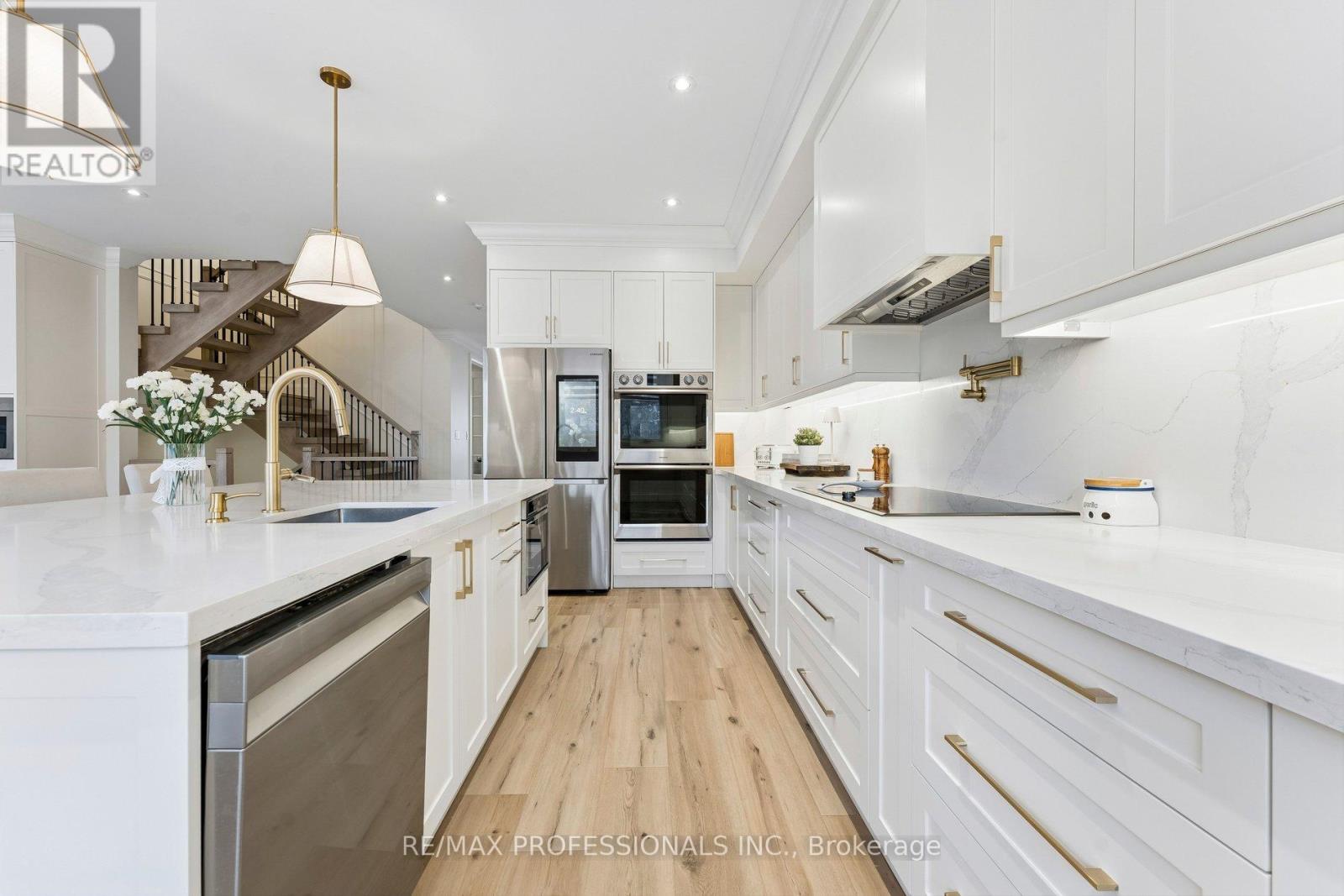 7 Ranwood Drive, Toronto, ON photo 12