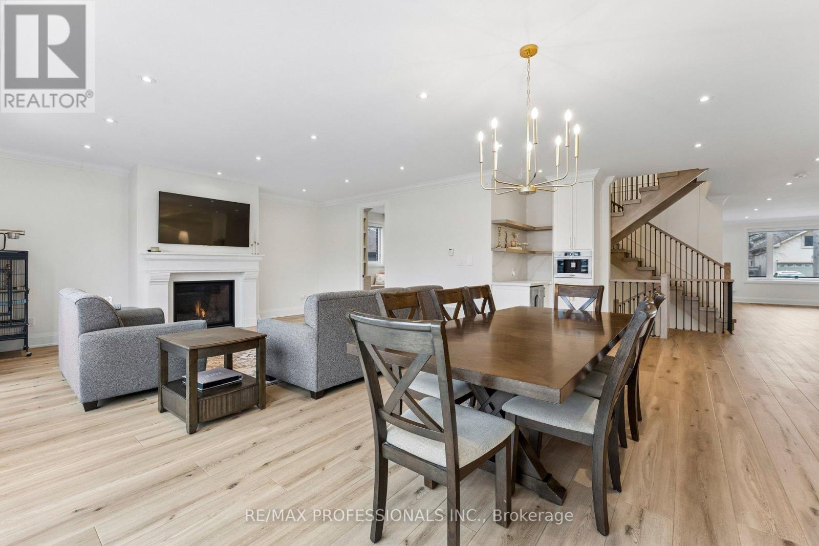 7 Ranwood Drive, Toronto, ON photo 9