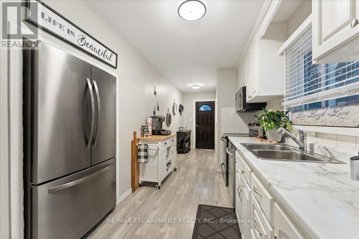 8 First Private Road, Hamilton, ON photo 15
