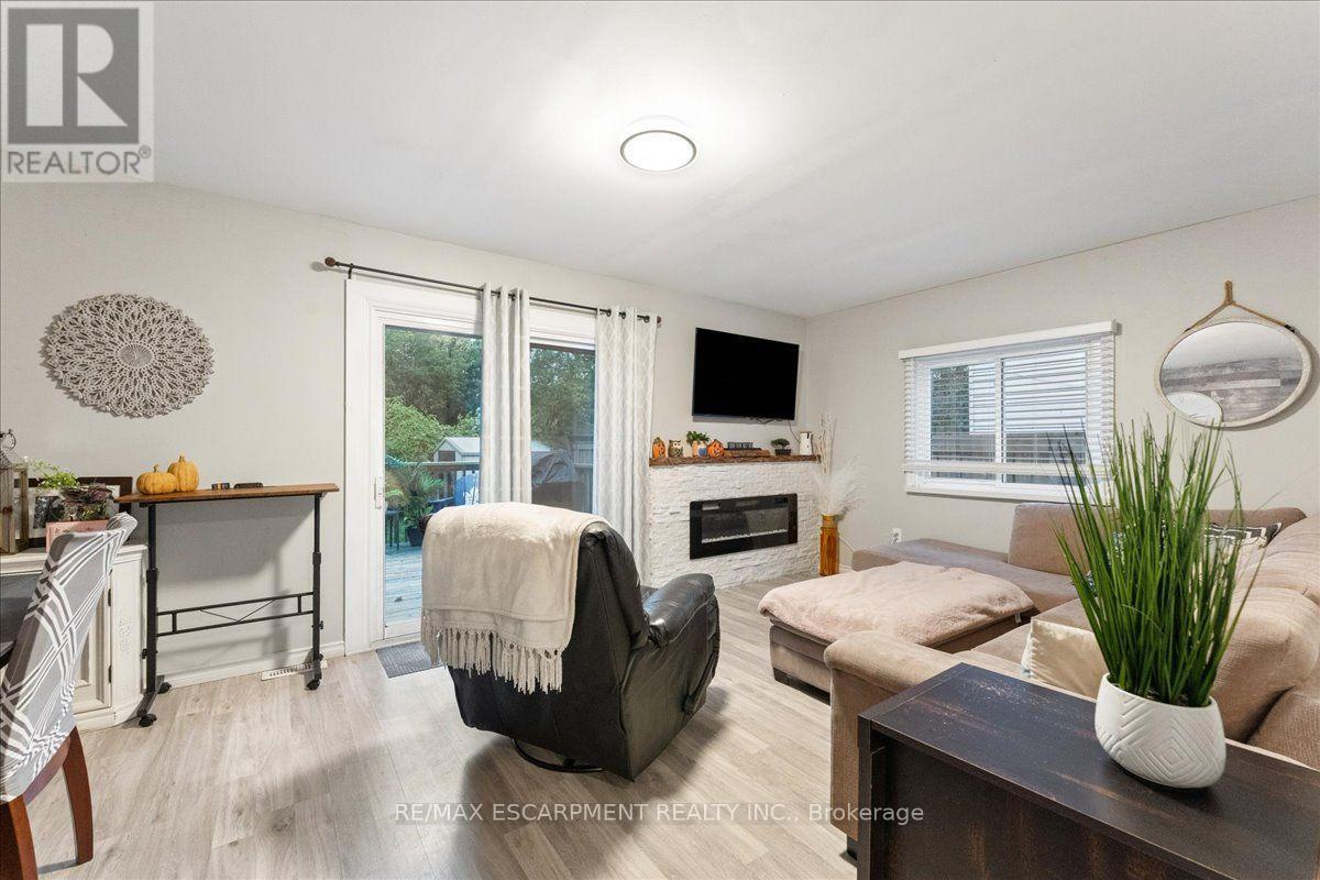 8 First Private Road, Hamilton, ON photo 17