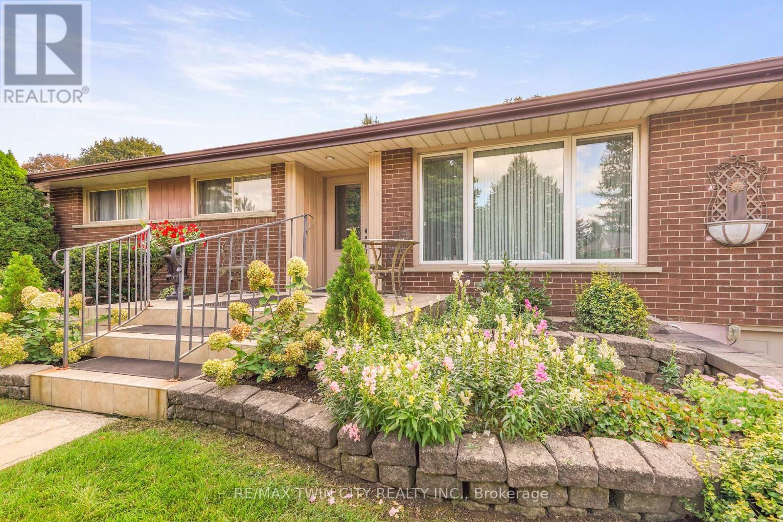 25 Brier Crescent, Brantford, ON photo 7