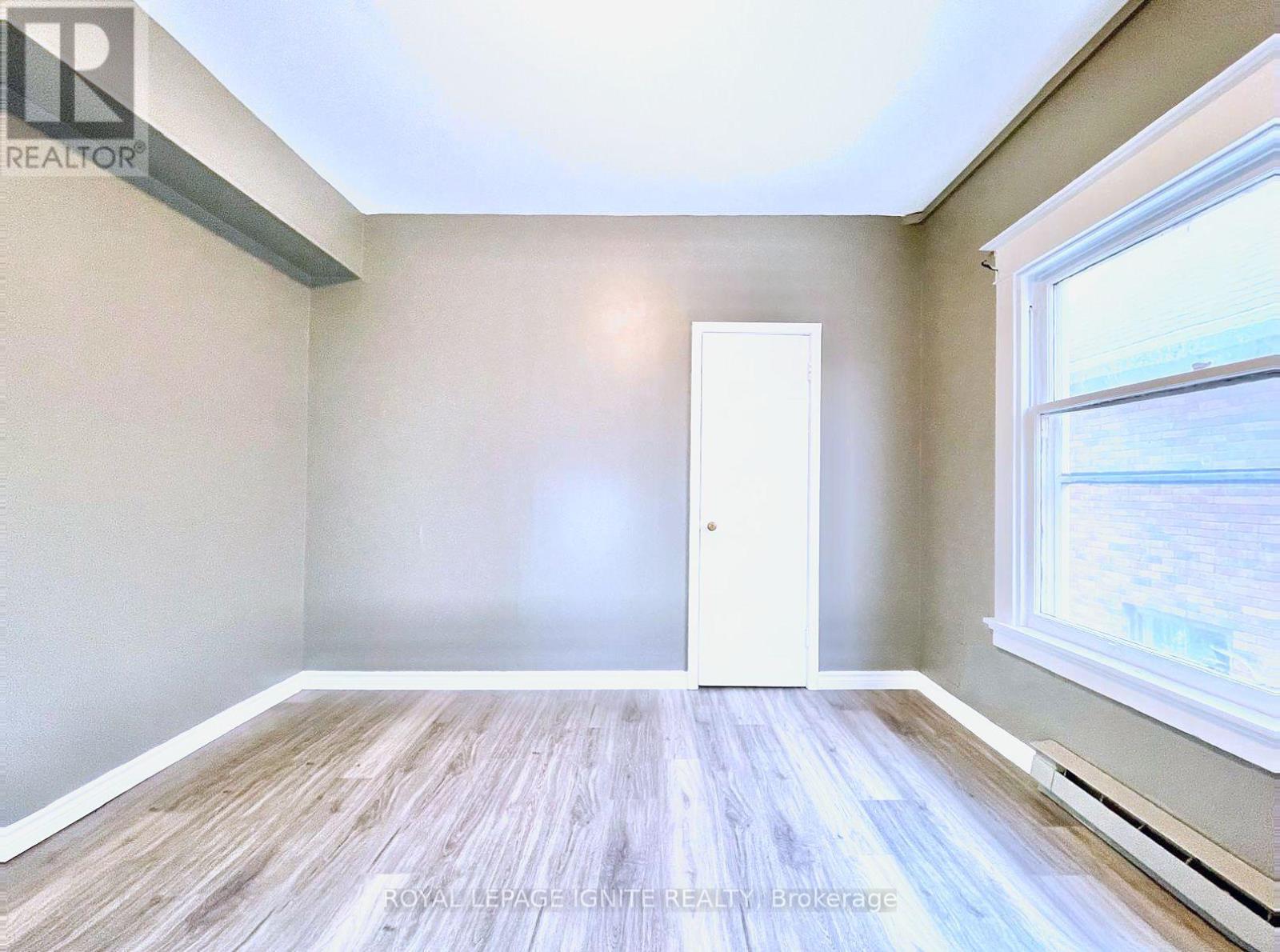 128 Geneva Street, St. Catharines, ON photo 2