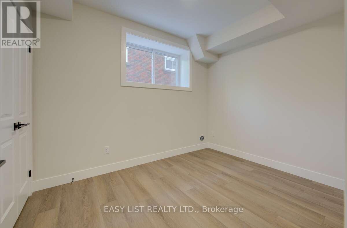#1 17 PETER STREET - 17