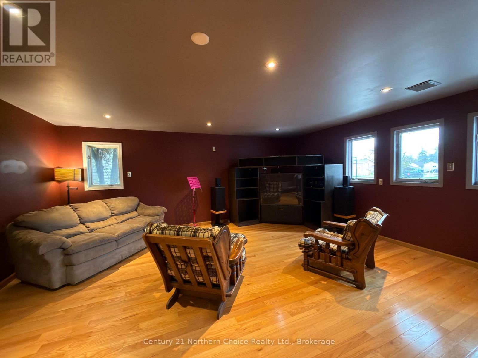 648 SCOTT STREET, Fort Frances — photo 4