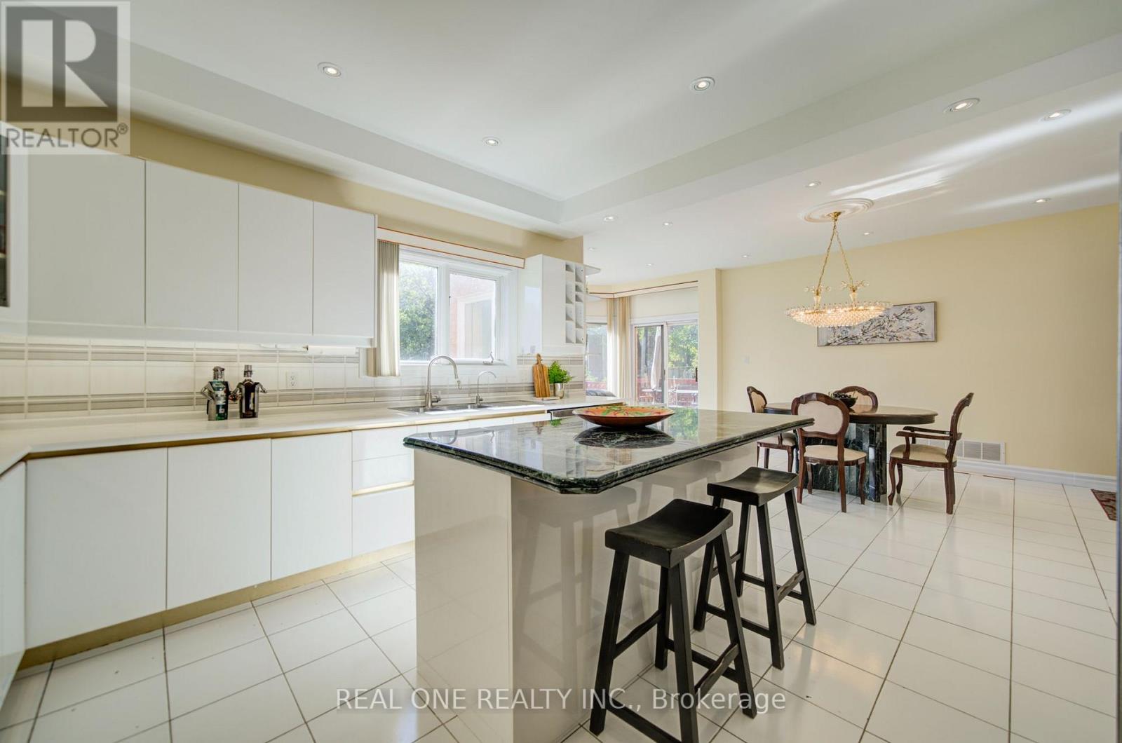261 Mckee Avenue, Toronto, ON photo 12