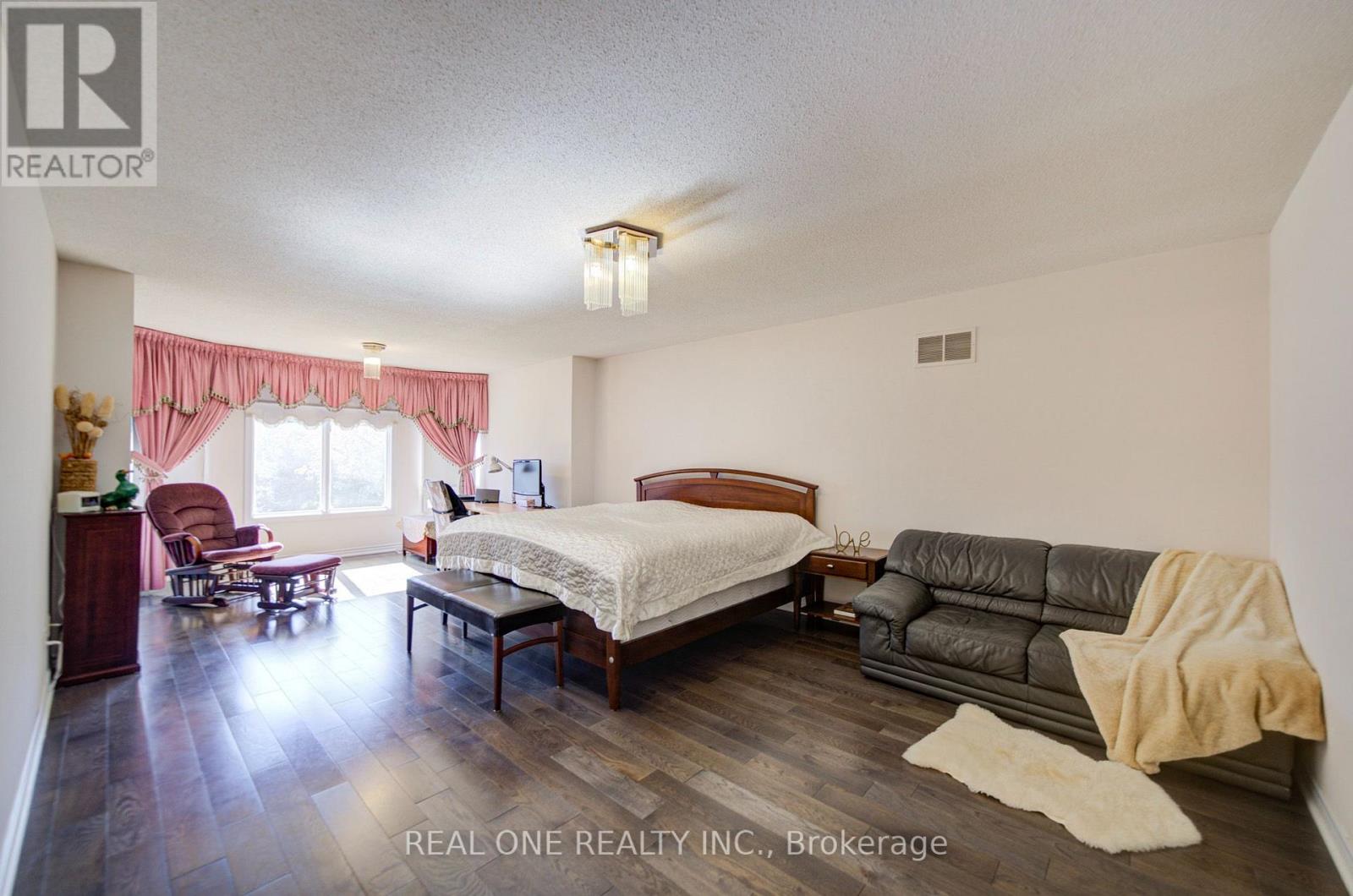 261 Mckee Avenue, Toronto, ON photo 18