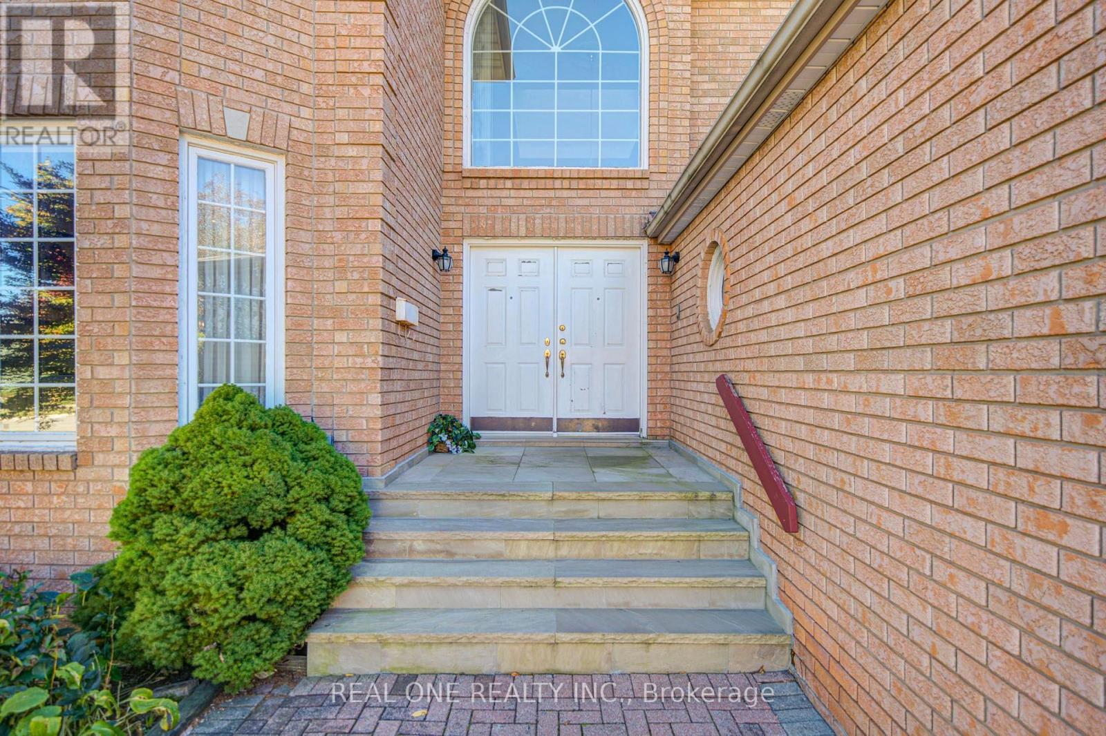 261 Mckee Avenue, Toronto, ON photo 3