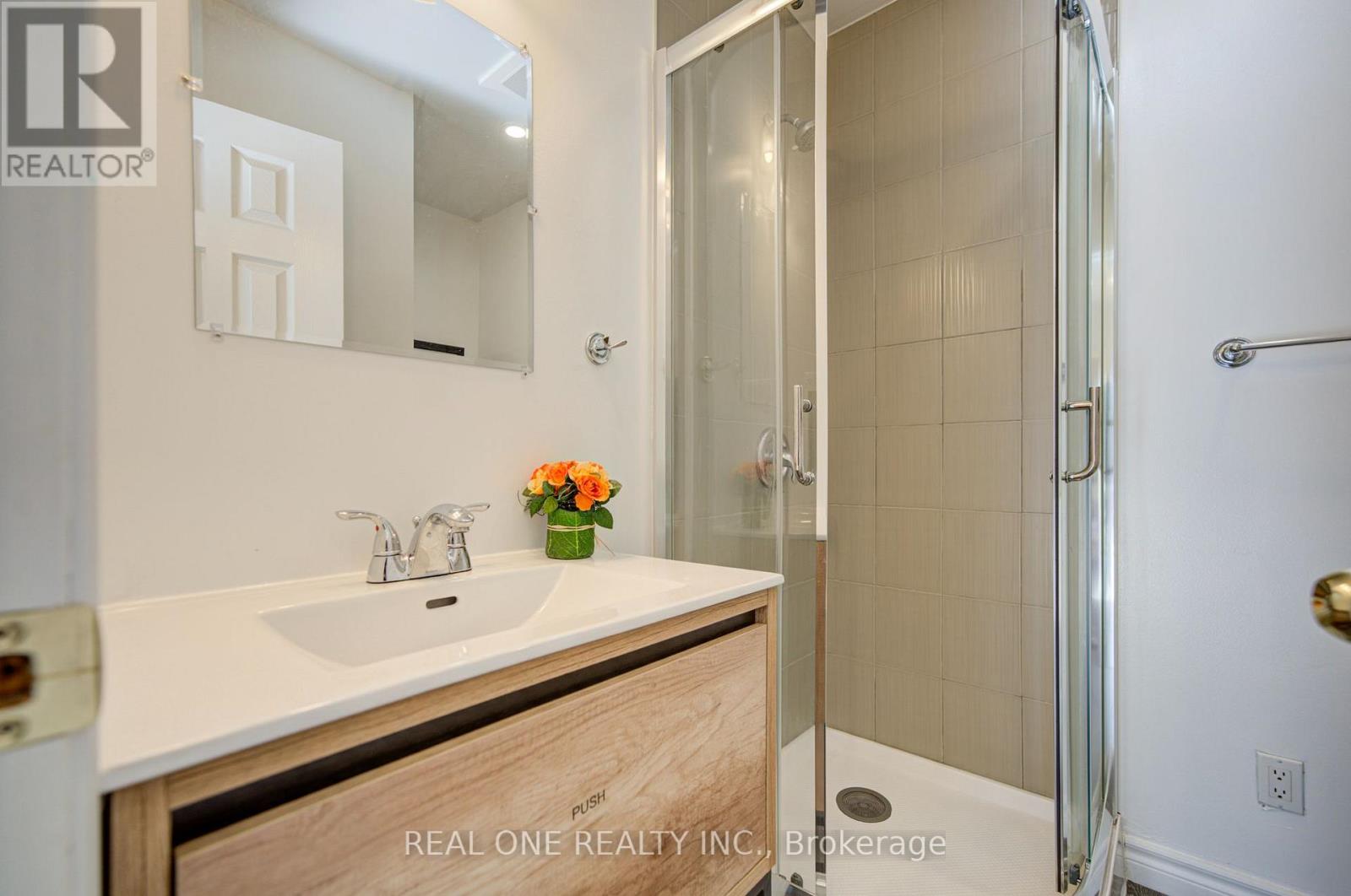 261 Mckee Avenue, Toronto, ON photo 31