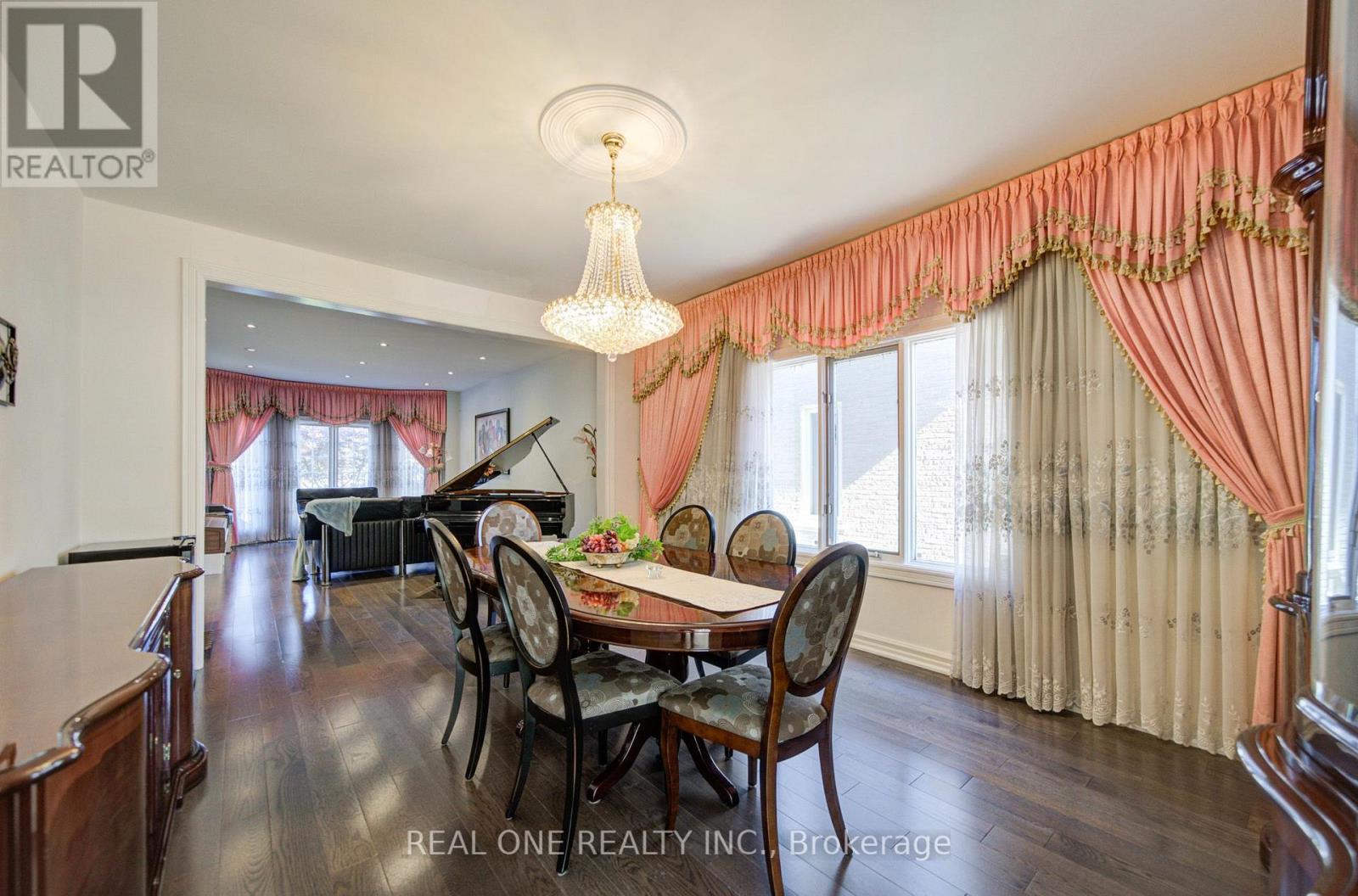 261 Mckee Avenue, Toronto, ON photo 9