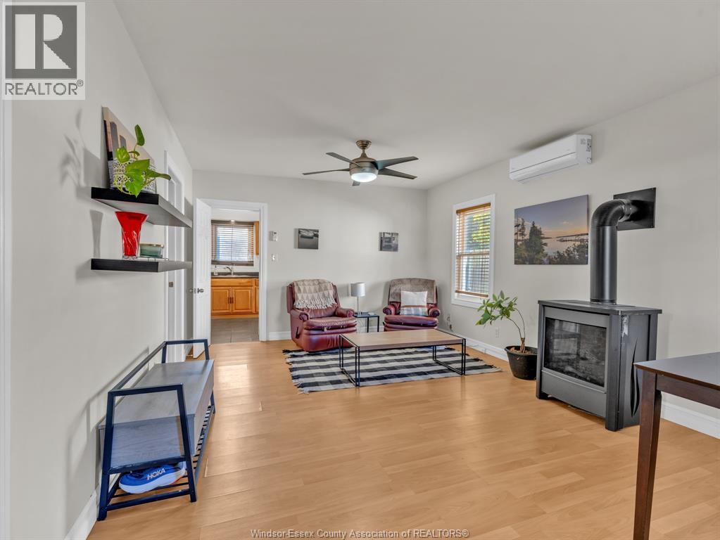 719 HILDEGARDE, Windsor — photo 3