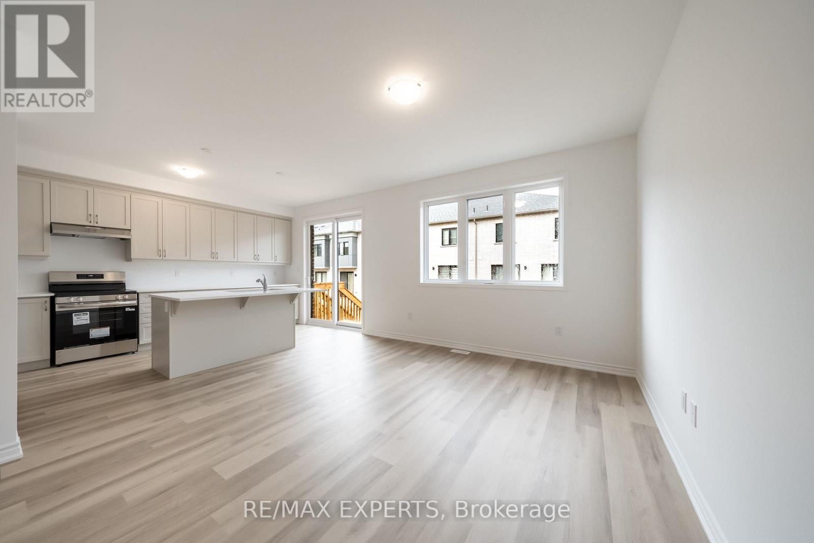 121 Vinewood Crescent, Barrie photo 13