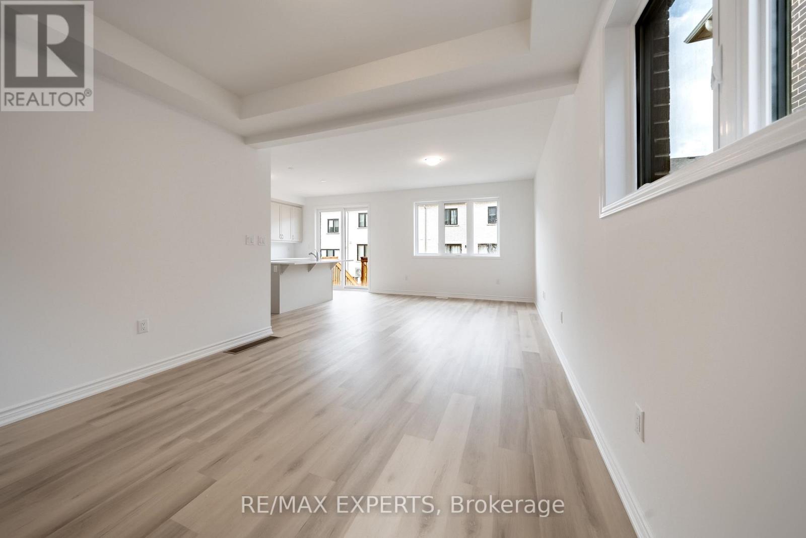 121 Vinewood Crescent, Barrie photo 16