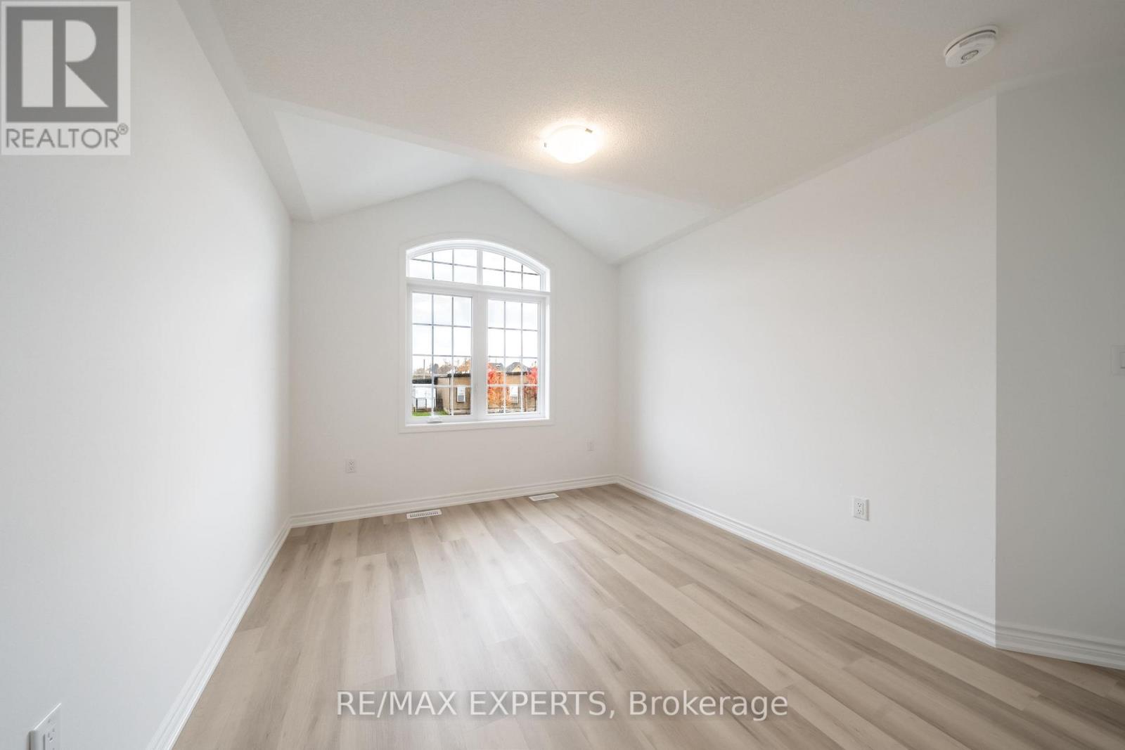 121 Vinewood Crescent, Barrie photo 23