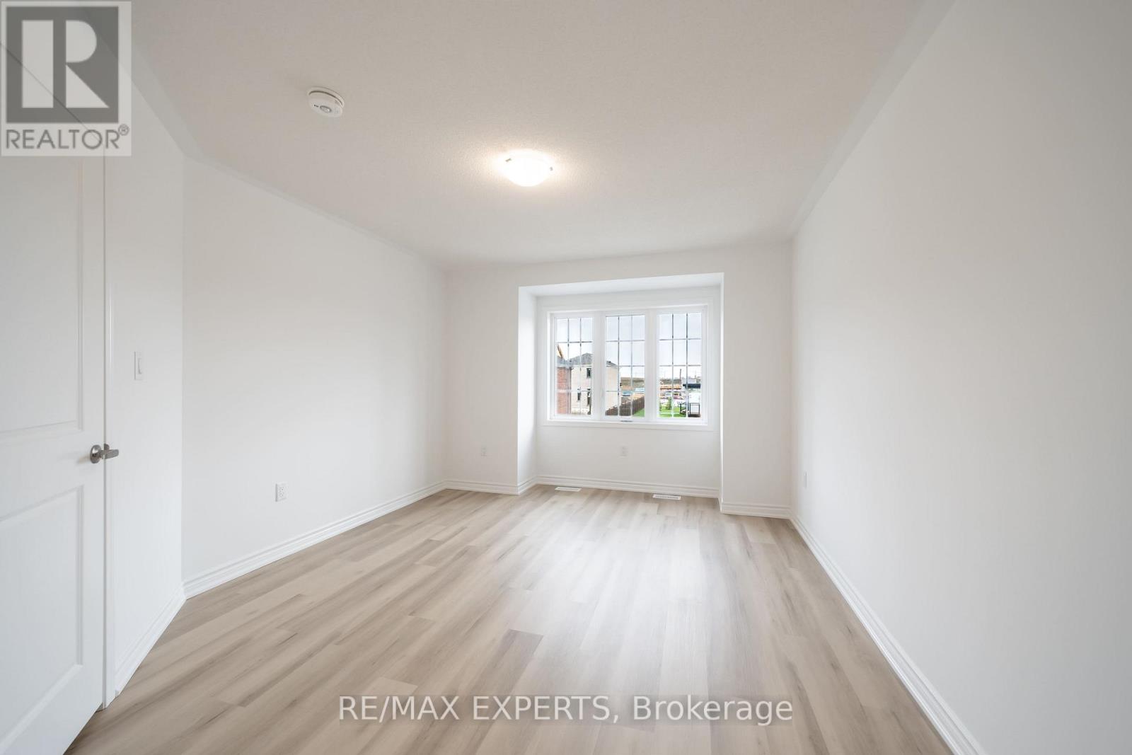 121 Vinewood Crescent, Barrie photo 26