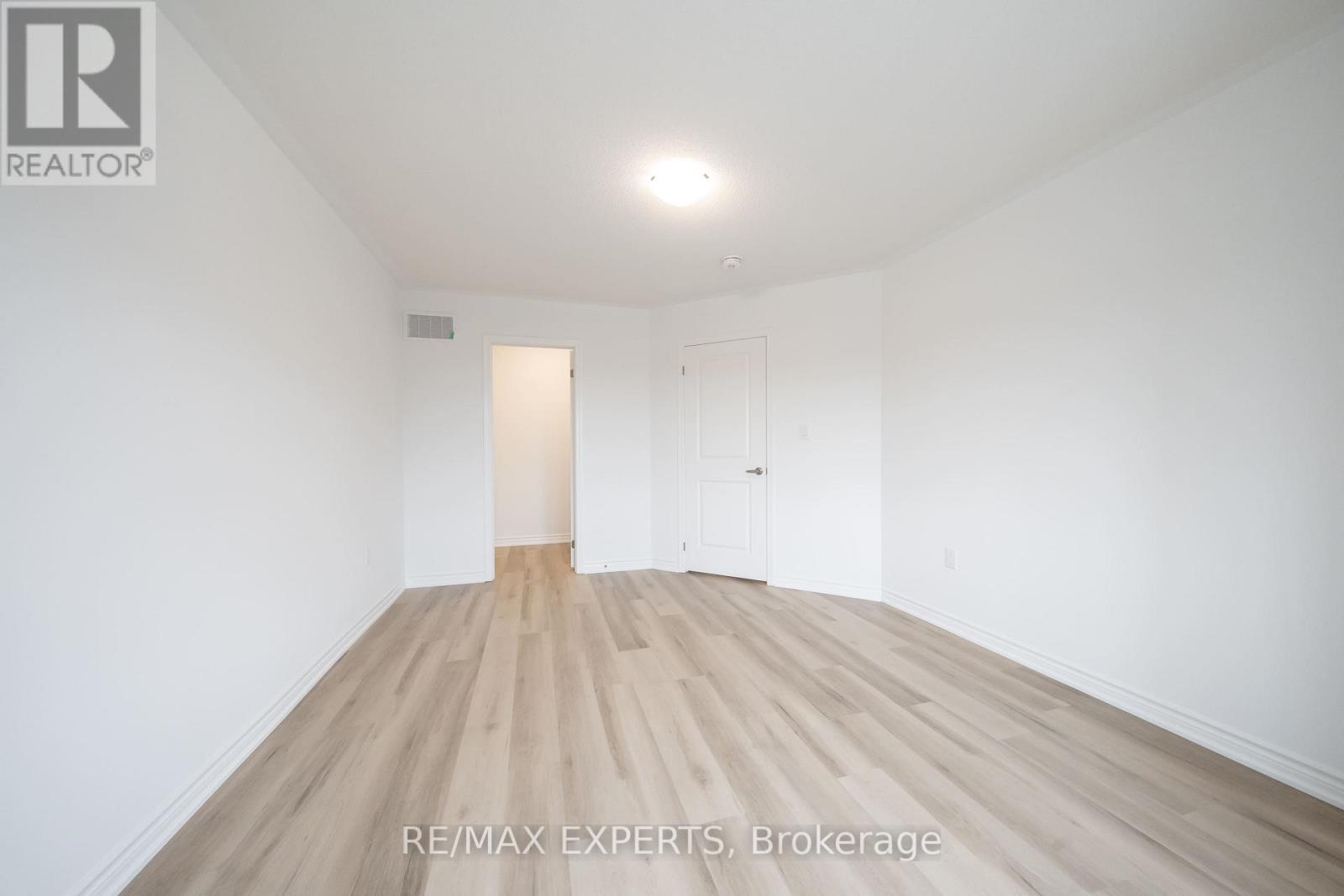 121 Vinewood Crescent, Barrie photo 27