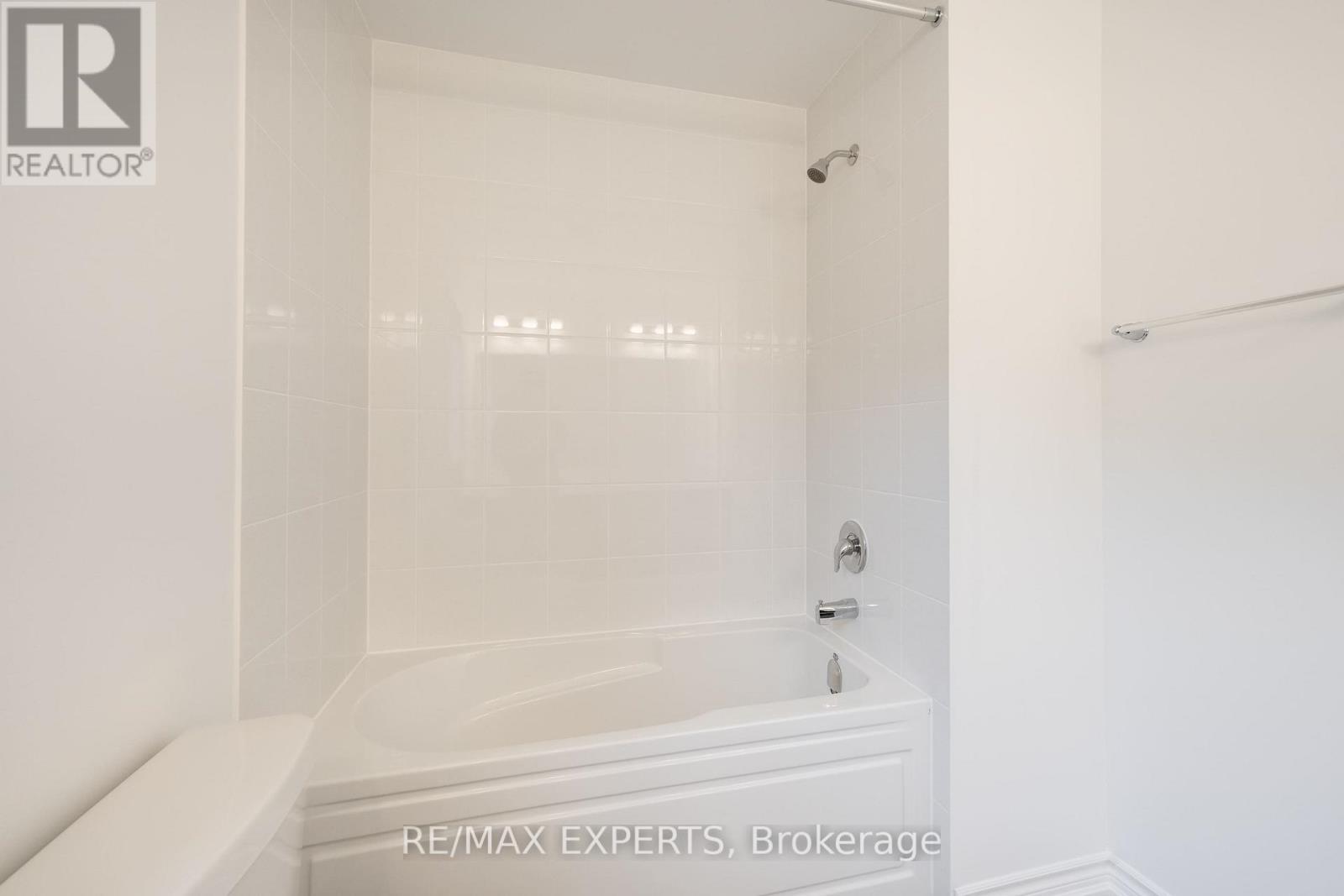 121 Vinewood Crescent, Barrie photo 31