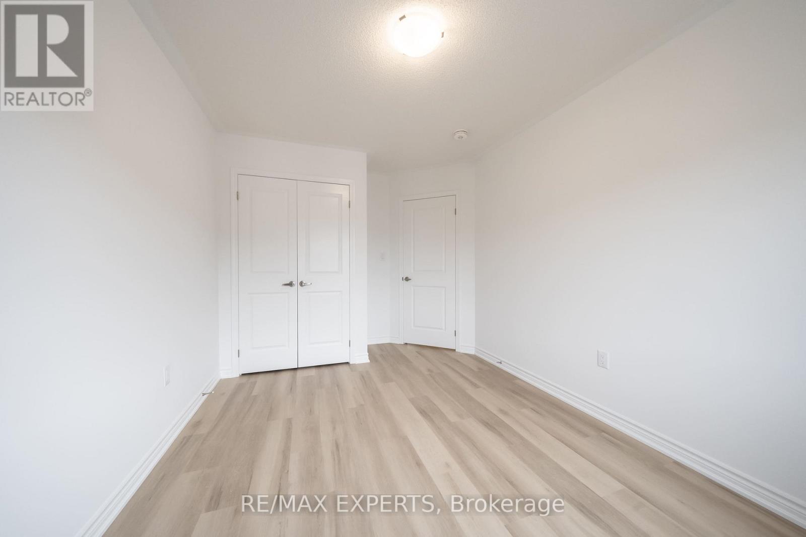121 Vinewood Crescent, Barrie photo 33