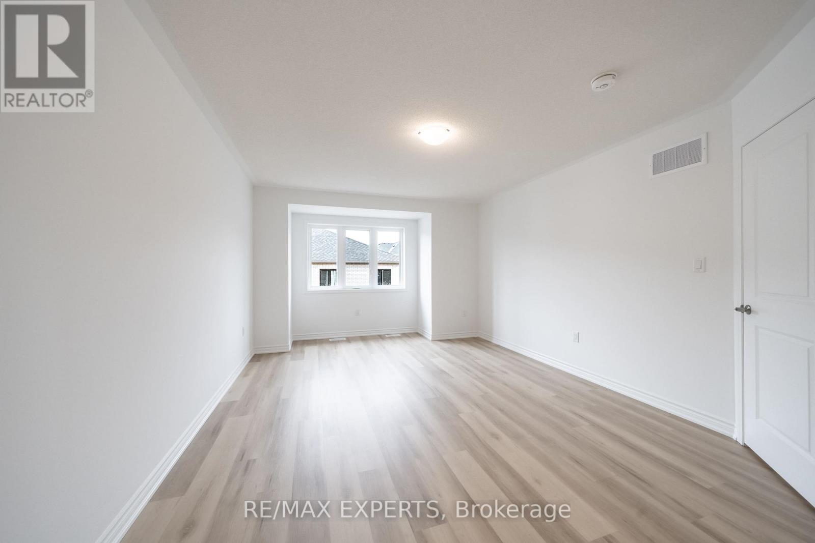 121 Vinewood Crescent, Barrie photo 35
