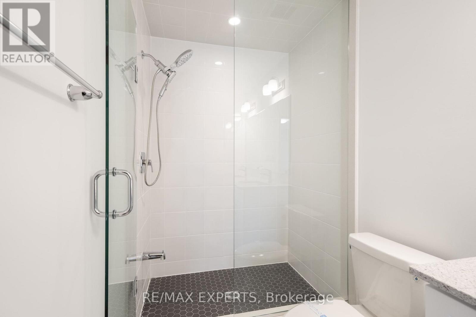 121 Vinewood Crescent, Barrie photo 39