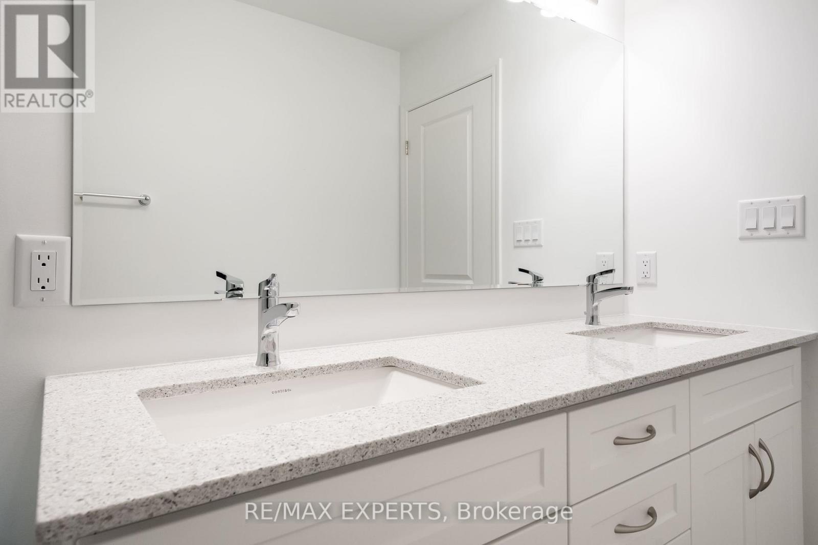 121 Vinewood Crescent, Barrie photo 40