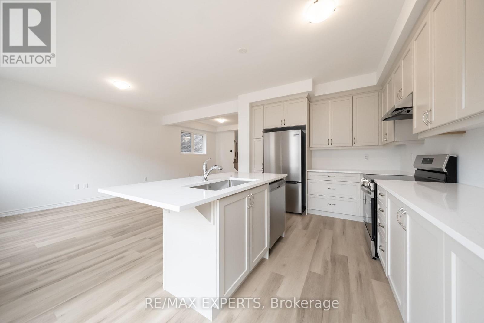 121 VINEWOOD CRESCENT, Barrie — photo 6