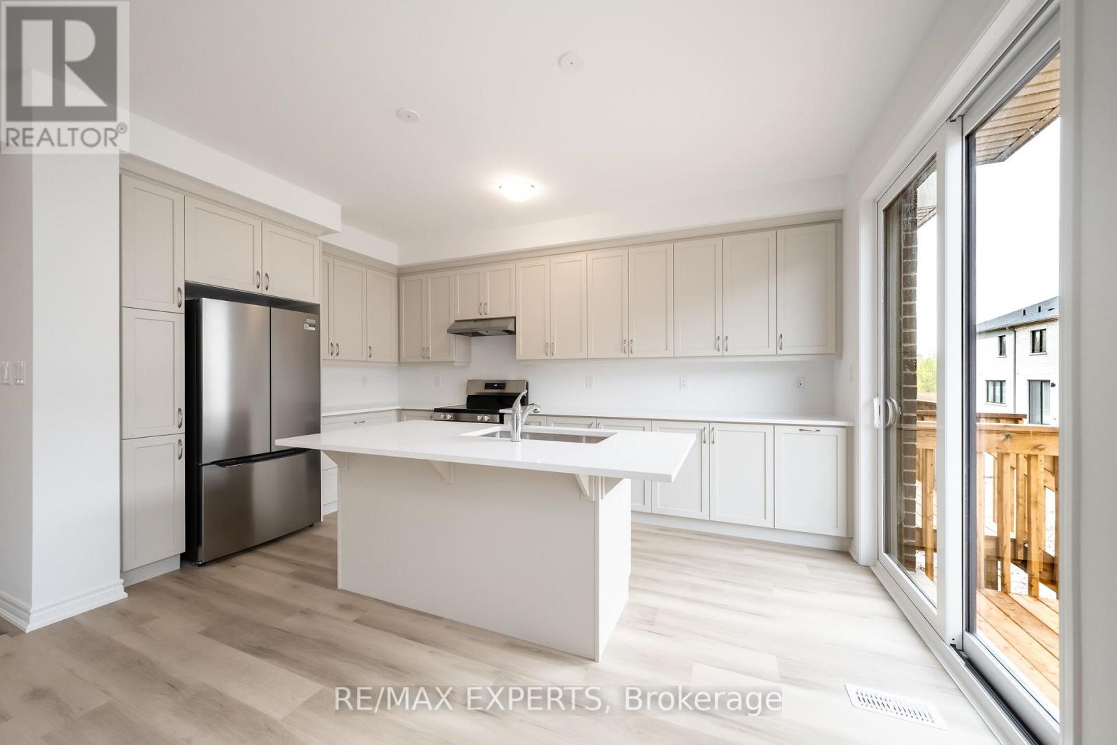 121 VINEWOOD CRESCENT, Barrie — photo 8