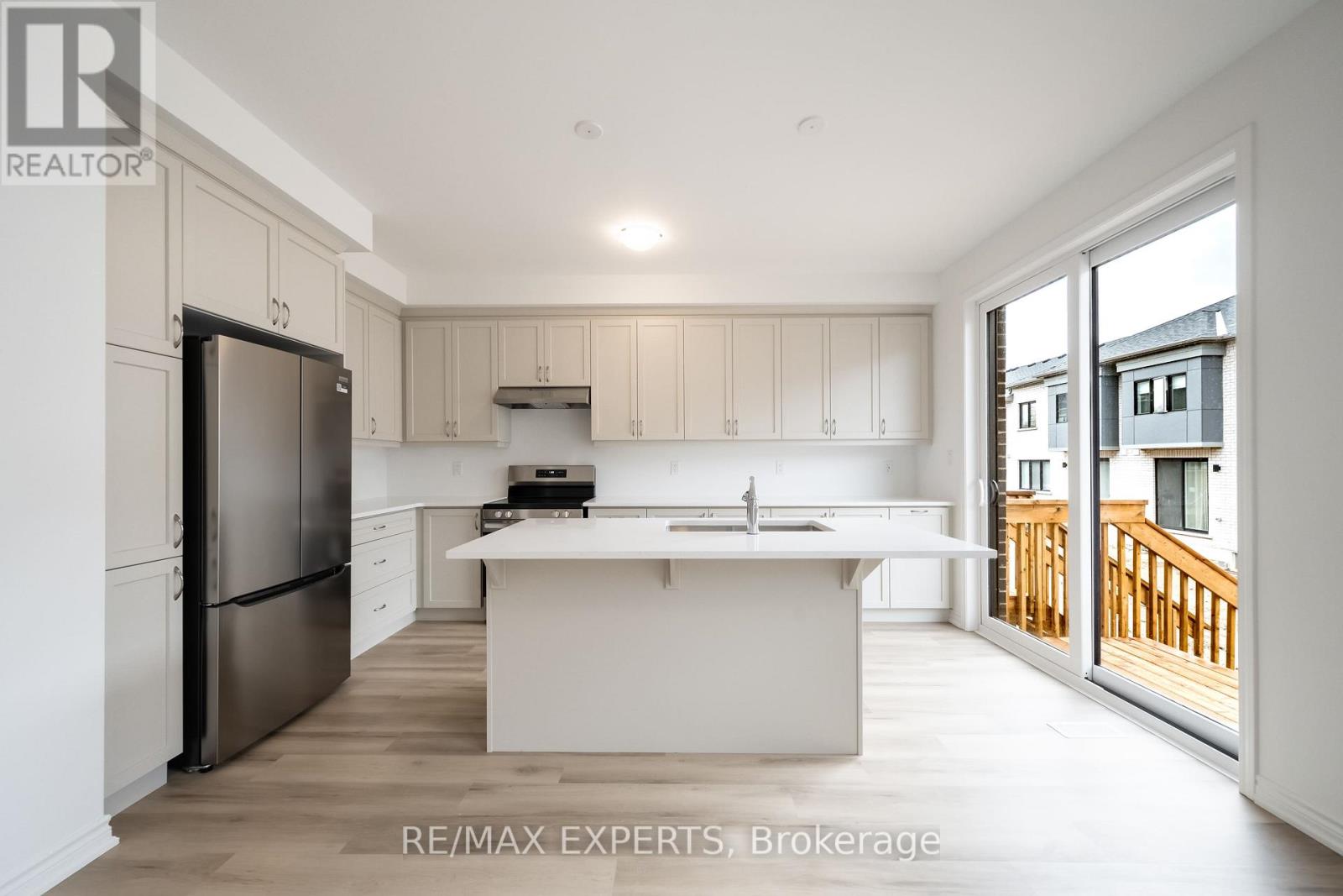 121 VINEWOOD CRESCENT, Barrie — photo 9