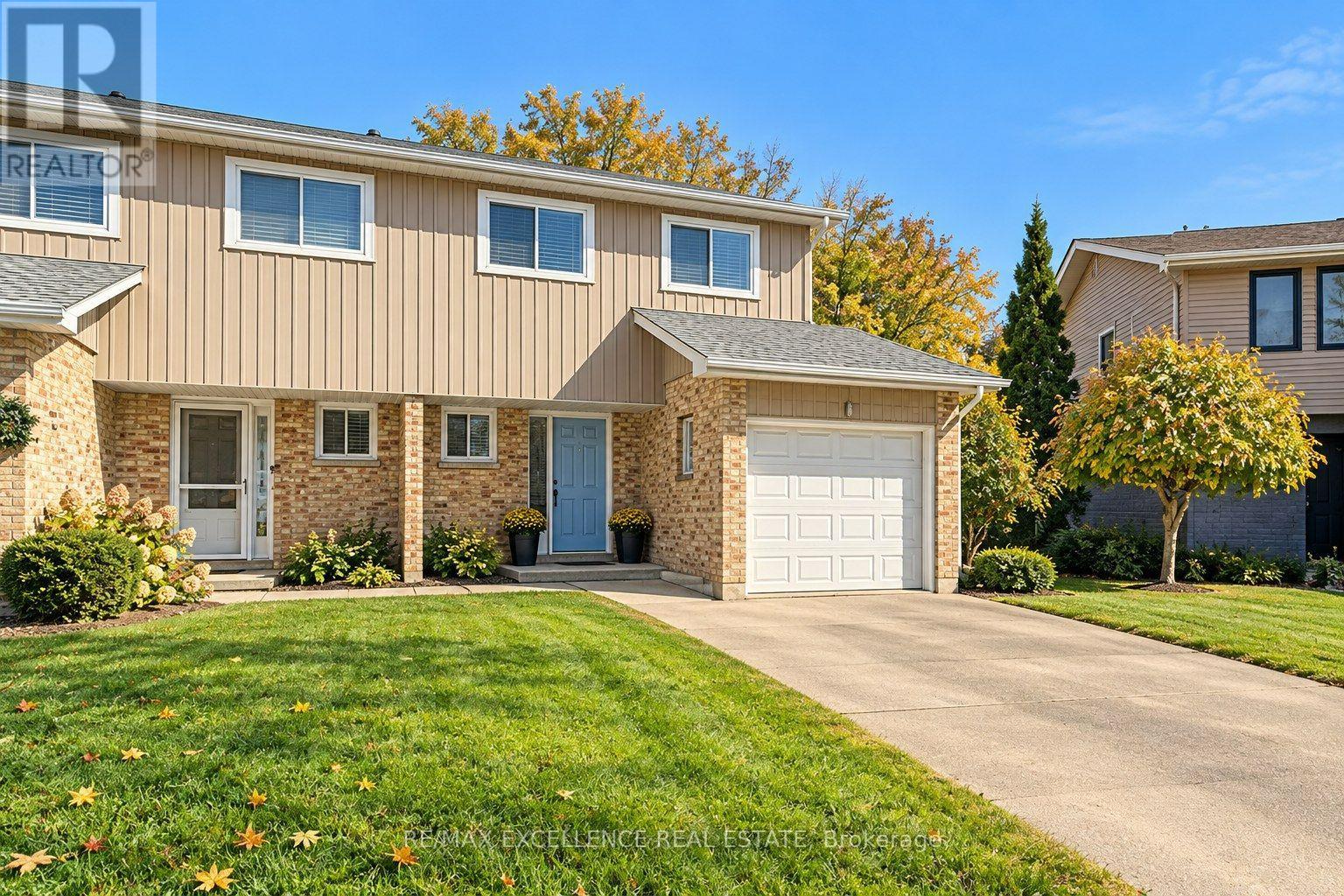 2458 Cobbinshaw Circle, Mississauga, ON photo 2