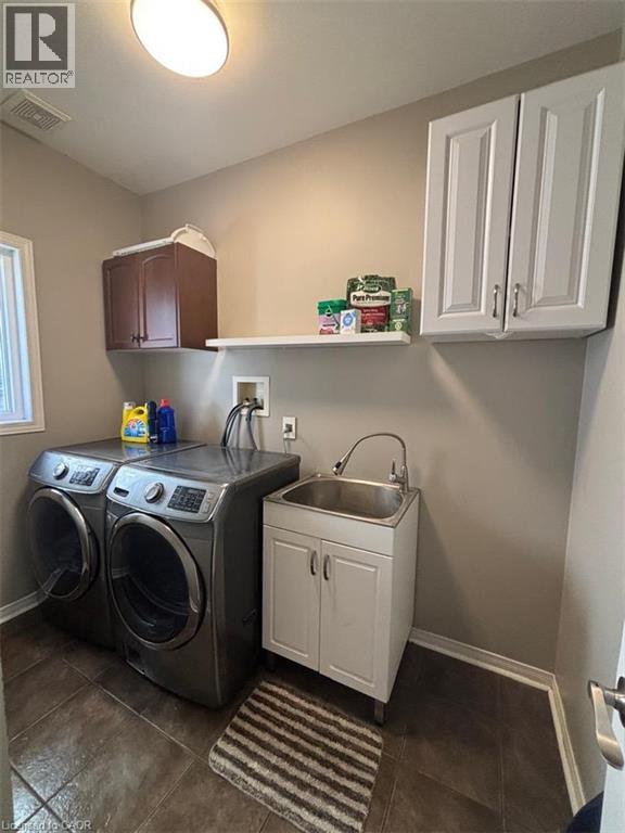 386 PINE VALLEY Drive, Kitchener — photo 9