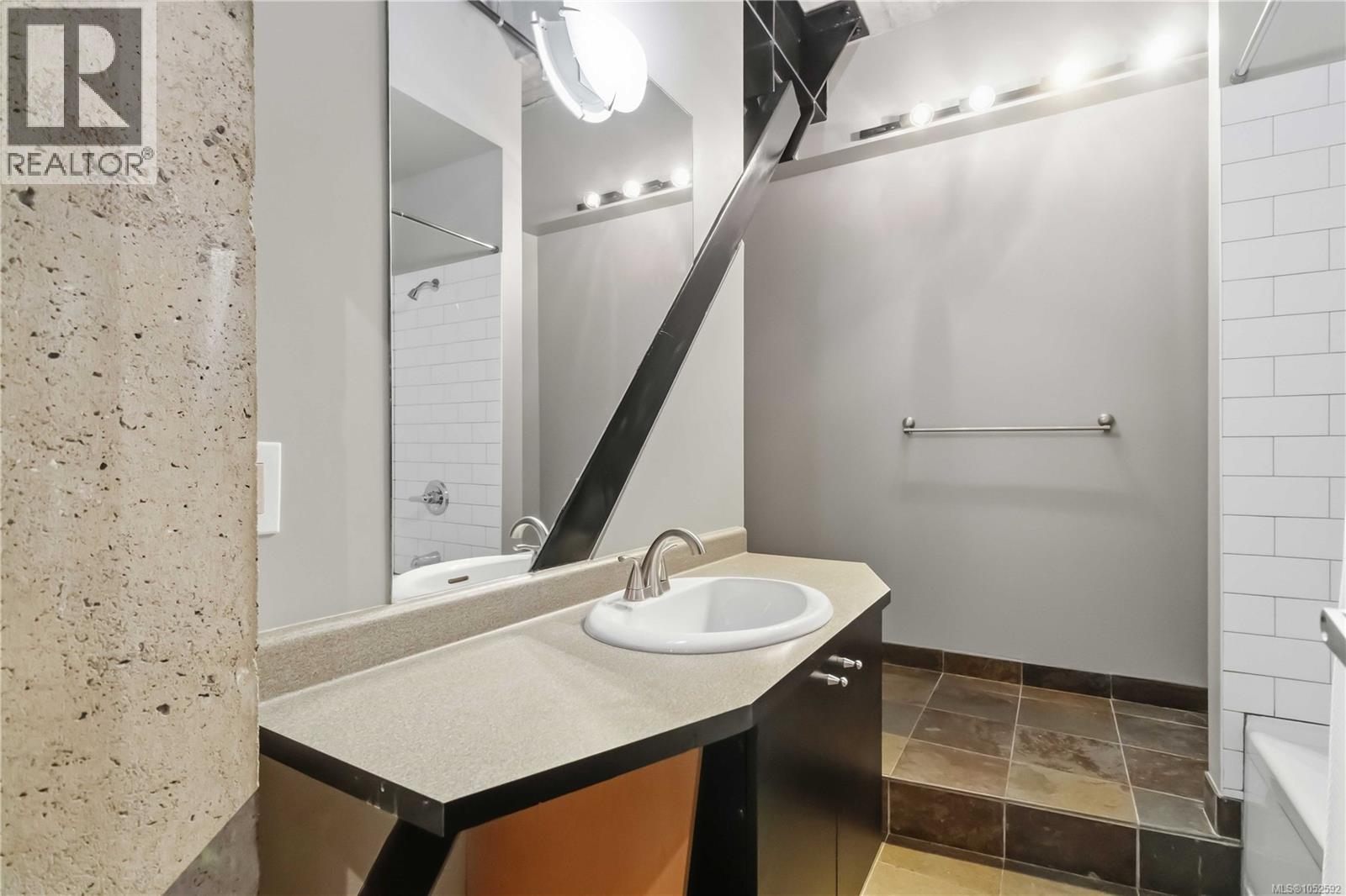 406 1061 Fort Street, Victoria