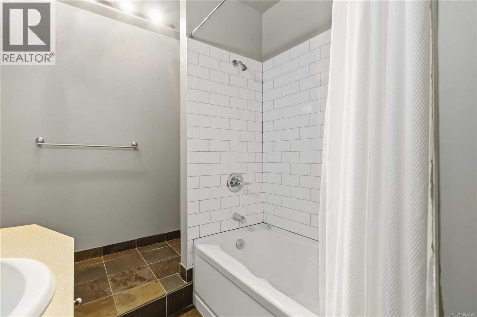 406 1061 Fort Street, Victoria
