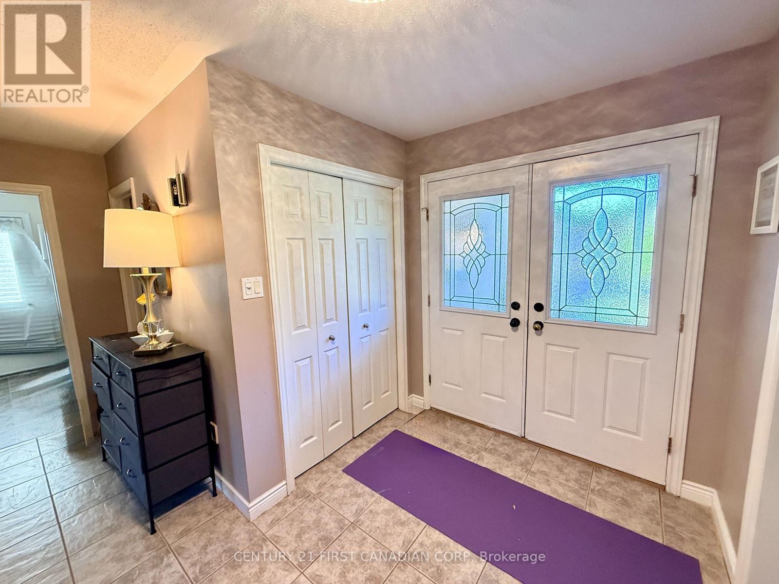 26 COLONIAL CRESCENT, London North (North M) — photo 4