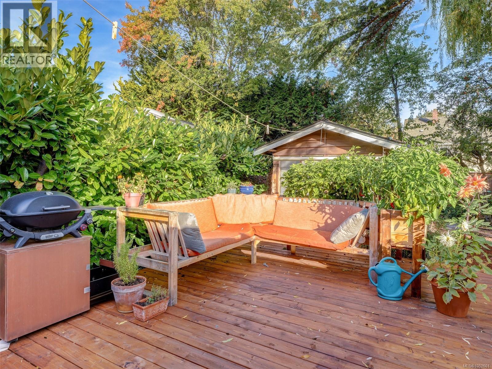  1882 Neil Street, Saanich