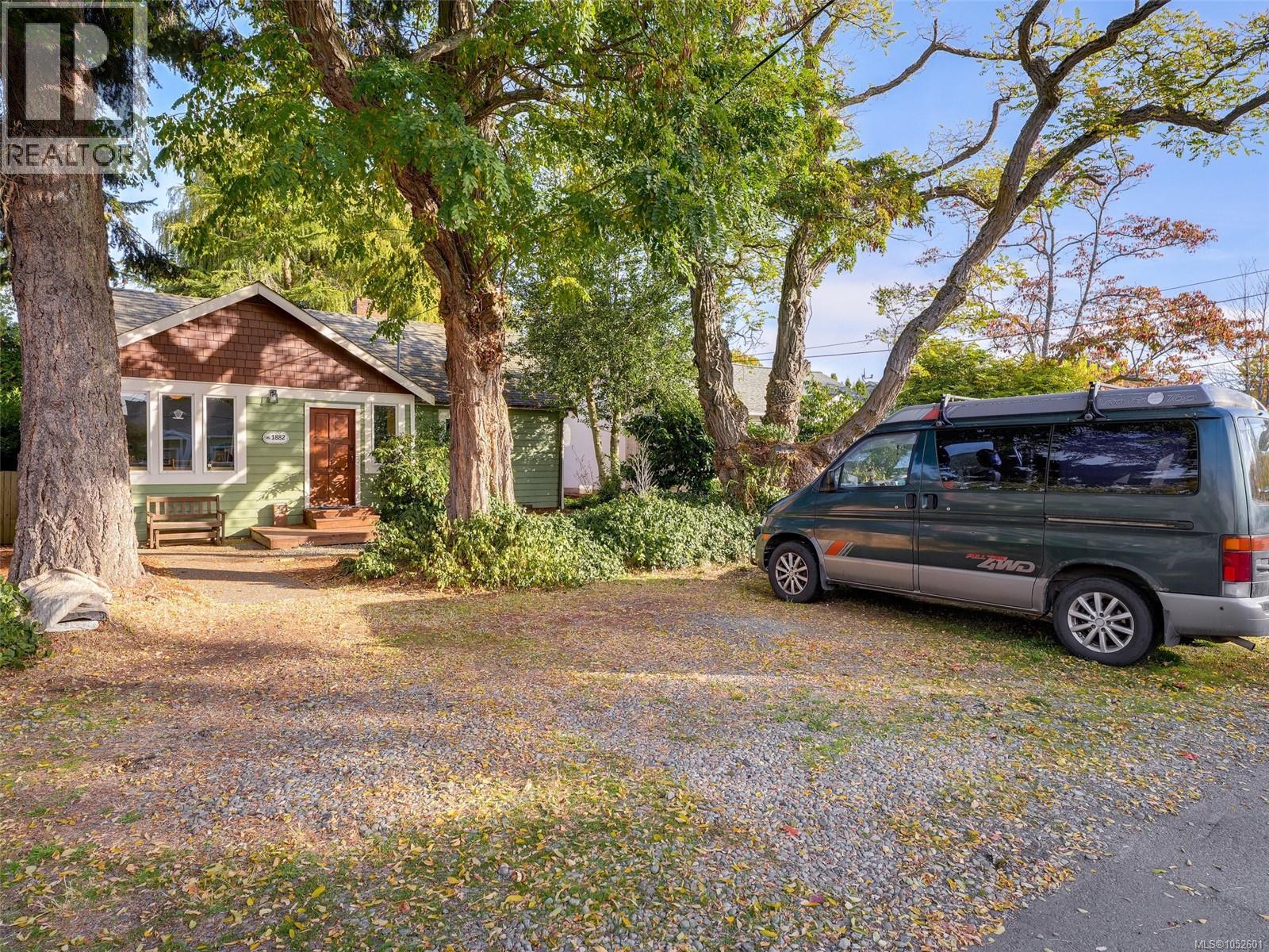  1882 Neil Street, Saanich