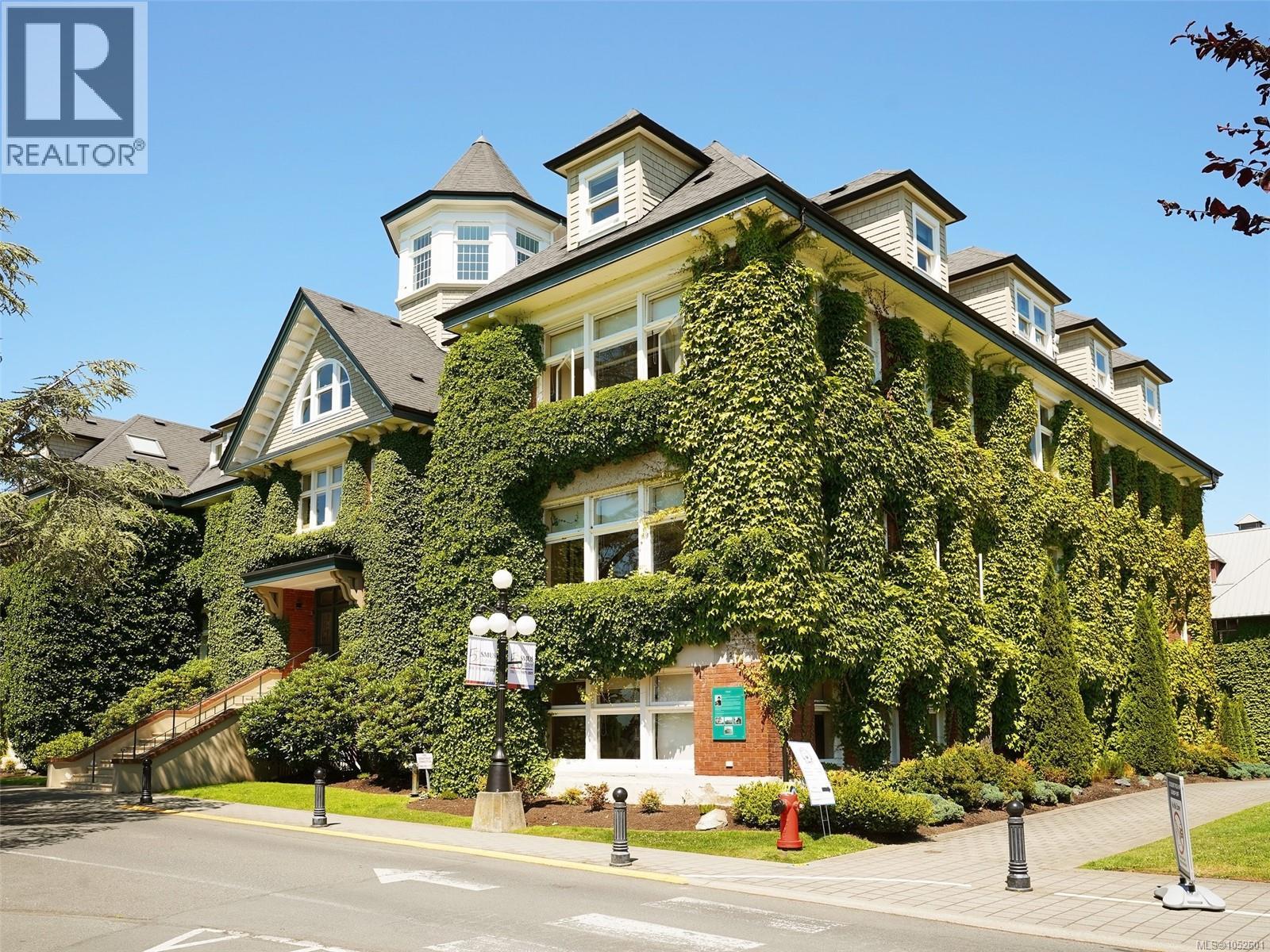 1882 Neil St - 41
