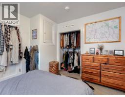 1882 Neil St, Saanich, BC V8R3C7 Photo 12