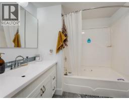1882 Neil St, Saanich, BC V8R3C7 Photo 14