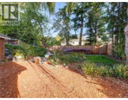 1882 Neil St, Saanich, BC V8R3C7 Photo 21
