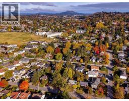 1882 Neil St, Saanich, BC V8R3C7 Photo 28